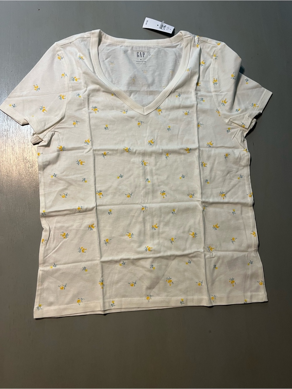 GAP NWT White Floral V-Neck Favorite Tee - Size M
